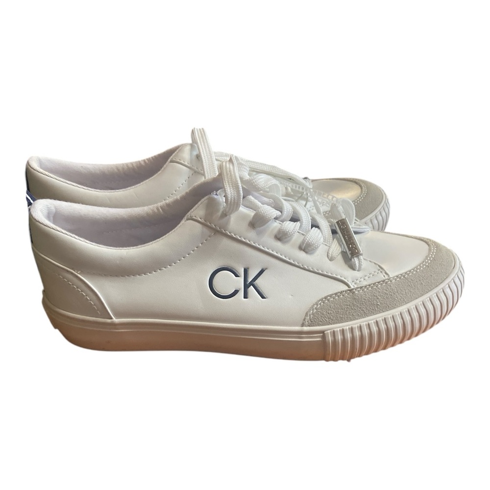 Calvin Klein Women's Lariss Round Toe Lace-up Casual Sneakers